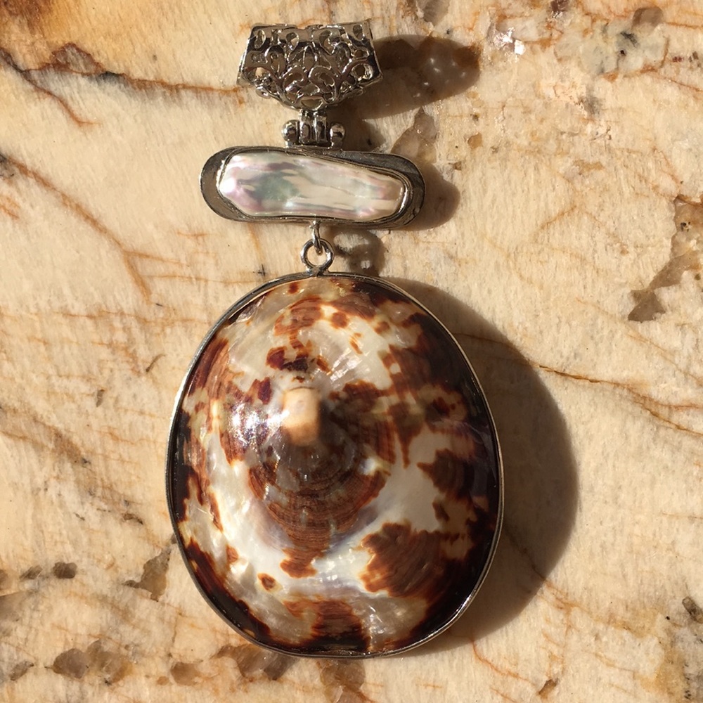Brown and cream pendant - Picture 9 of 9